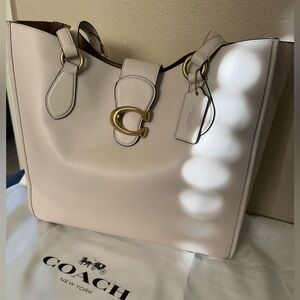 Coach Theo Tote Bag w/Tags 🤩🤩🤩